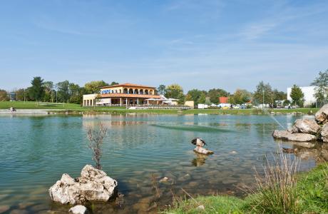 Park mit See „Supply-Center“, Augsburg-Kriegshaber 