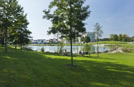 Park mit See „Supply-Center“, Augsburg-Kriegshaber 