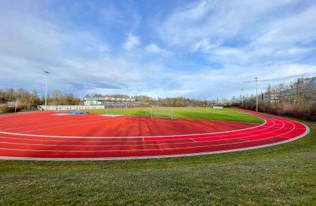 Sanierung und Umgestaltung der Finnenbahn und Sportplätze (Tennis, Basketball, Multisport) am Sportzentrum der Uni Augsburg